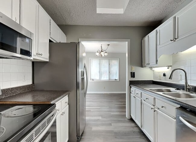 Building Photo - 109 Newport Dr