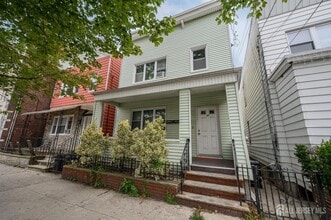 Building Photo - 182 Avenue F
