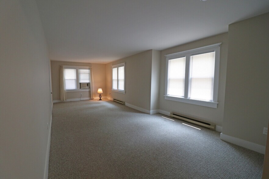 Building Photo - 318 S Watson St