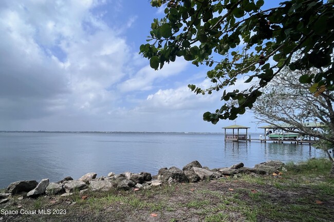 Building Photo - 10620 S Tropical Trail