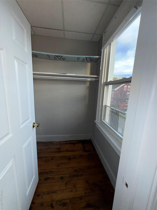 Building Photo - 54 Gifford Ave