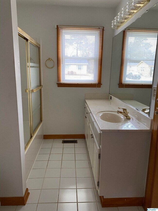 Building Photo - 4211 Tee Jay Dr NW