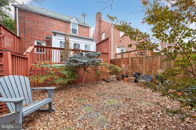 Building Photo - 4428 Butterworth Pl NW