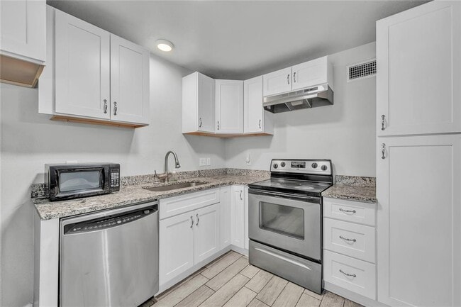 Building Photo - 901 Parmer Ave