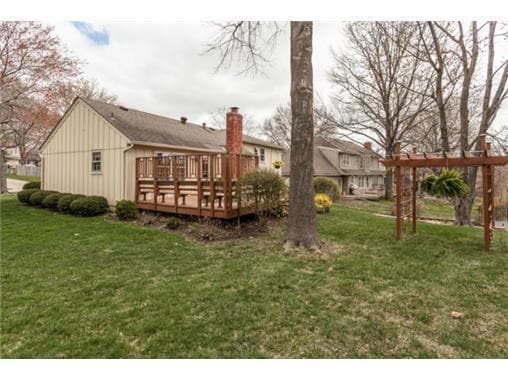 Building Photo - {12119} Spacious Home in Fantastic Locatio...