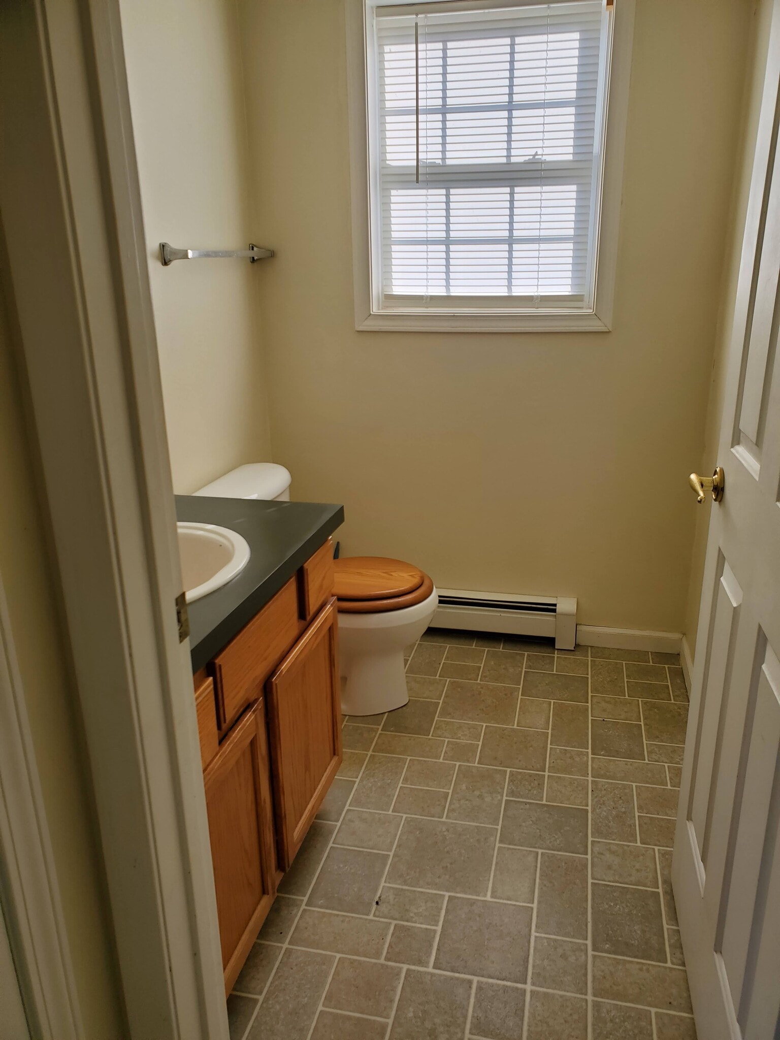 Building Photo - 951 Salmon Falls Rd