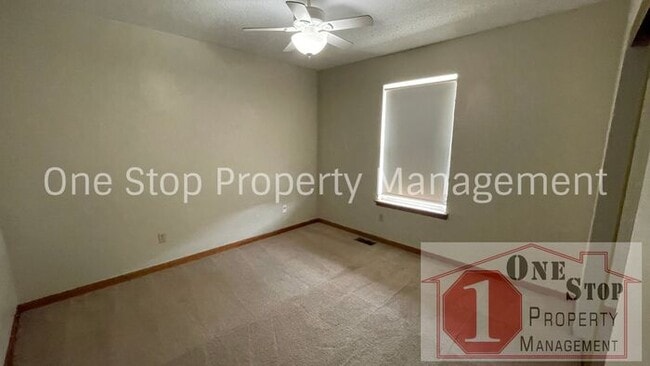Building Photo - Spacious 3 bedroom, 2 bathroom duplex in K...