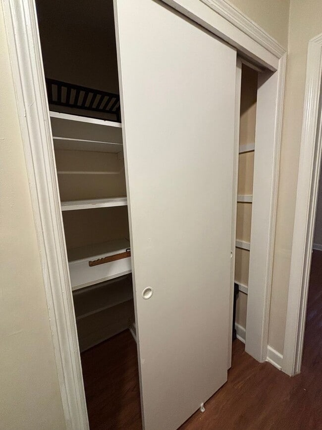 Building Photo - MOVE-IN READY IN FOREST ACRES!