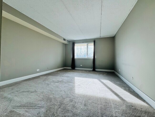 Building Photo - 5S070 Pebblewood Ln