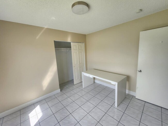 Building Photo - 1455 Longarzo Pl