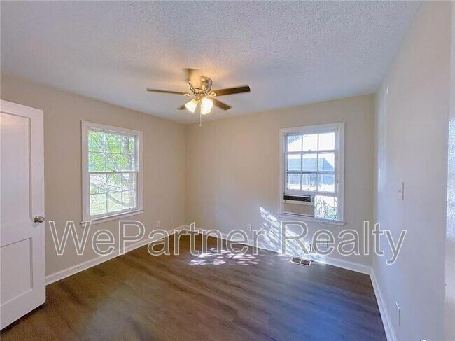 Building Photo - 2126 Ivydale St