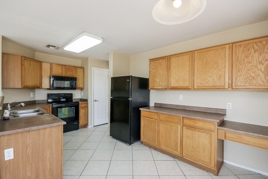 Building Photo - 1713 S 82nd Ave
