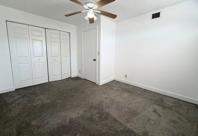 Building Photo - 9977 Westview Dr