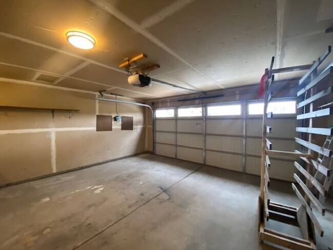 Building Photo - 3BR/ 2BA Updated Home!