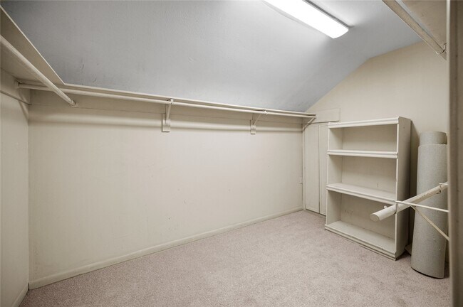 Building Photo - 705 Davis Rd