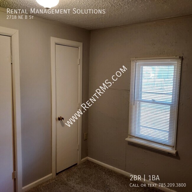 Building Photo - 2718 NE B St