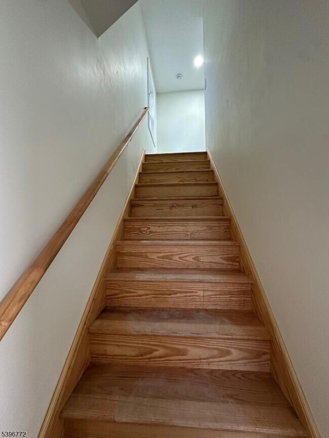 Building Photo - 112 Fairview Ave