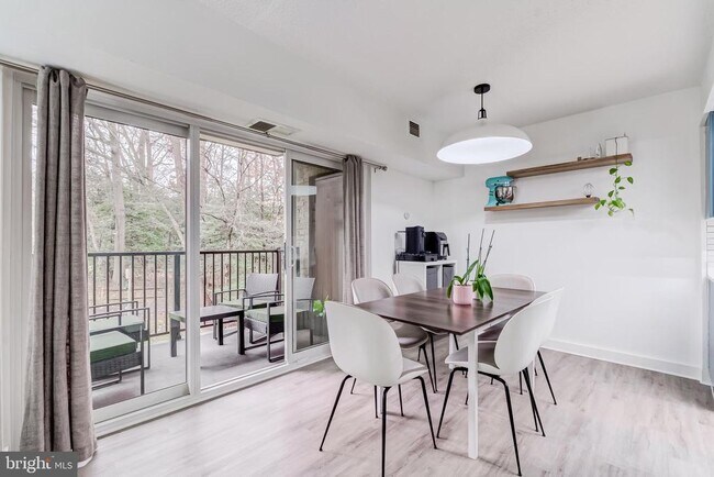 Building Photo - 11643 Stoneview Square