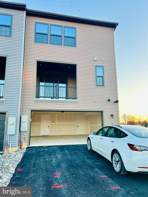 Building Photo - 303 E Grn St