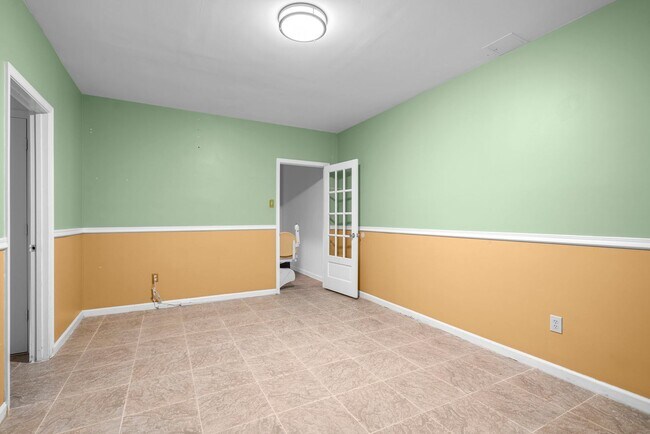 Building Photo - 13111 Venetian Rd