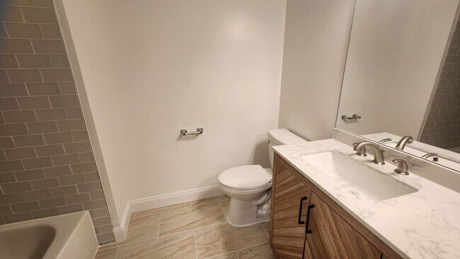 Building Photo - Spacious Arlington TH Near Ballston Metro!
