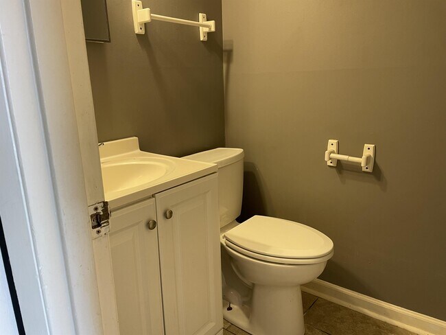 Building Photo - 262 Osage Ct