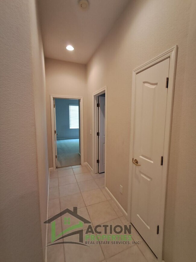 Building Photo - 400 Dumas Ct