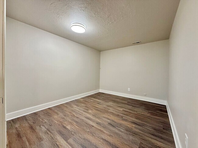 Building Photo - 250 N 360 W