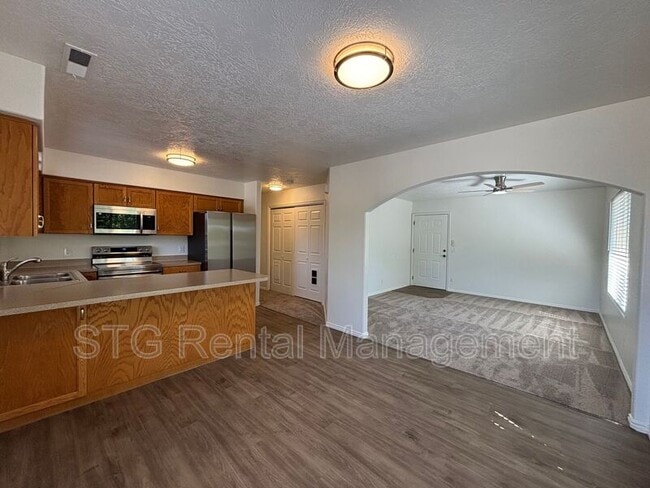 Building Photo - 425 E 1050 S