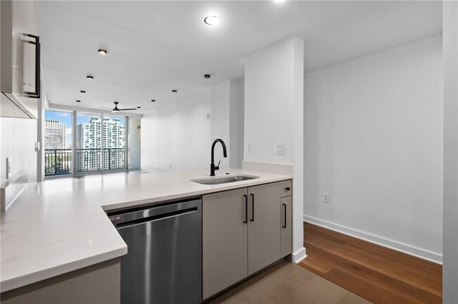 Building Photo - 3338 Peachtree Rd NE