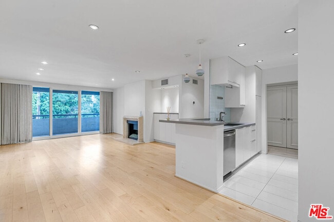 Building Photo - 8535 W Knl Dr