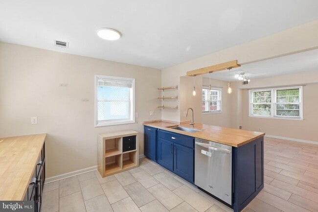 Building Photo - 11317 College View Dr