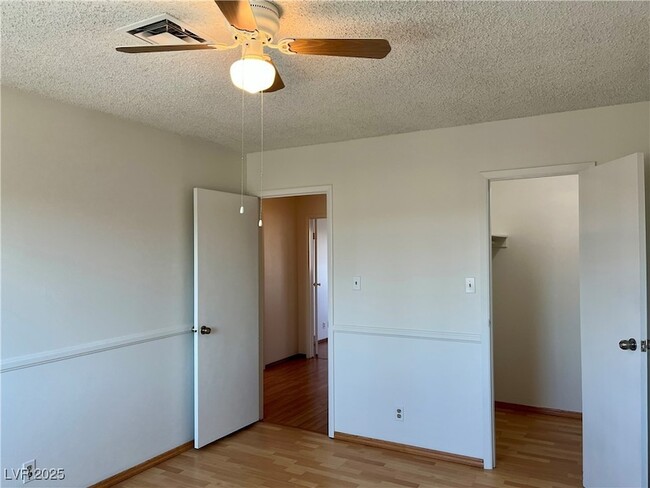 Building Photo - 3914 El Paso Dr