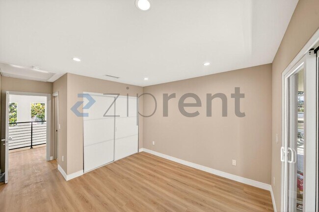 Building Photo - Unit 225