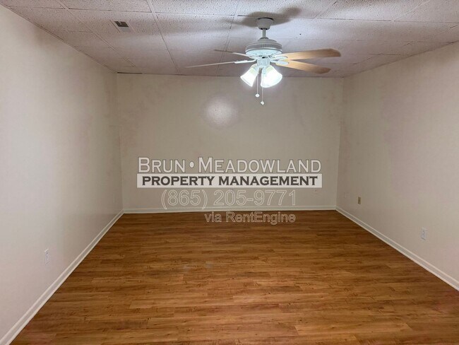 Building Photo - 1805 Meadowland Ln