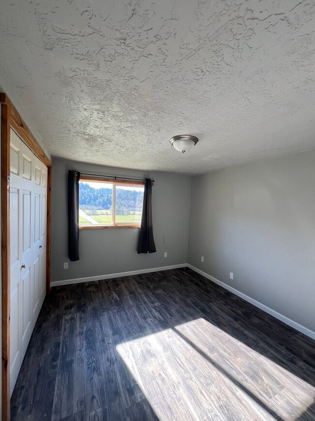 Building Photo - Peaceful Country Home with Patio & Detached Garage