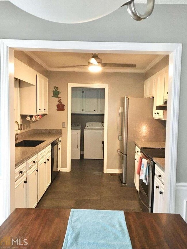 Building Photo - 320 Rogers Rd