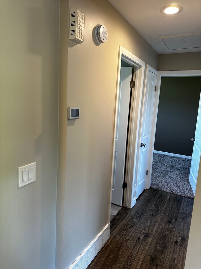 Building Photo - Beautifully Updated Two-Story Home in Sandy — Mountain Views & Big Backyard!