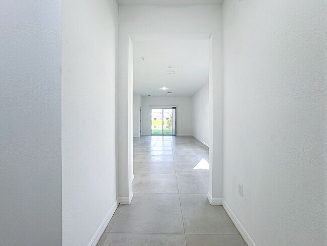 Building Photo - Townhouse For Lease in Saint Cloud