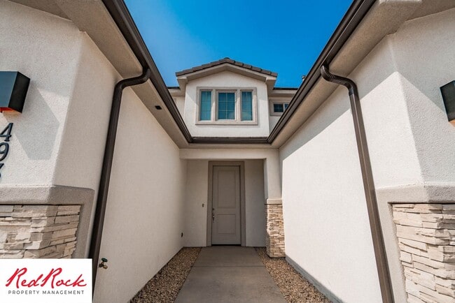 Building Photo - Newer Townhome in Hurricane Heights