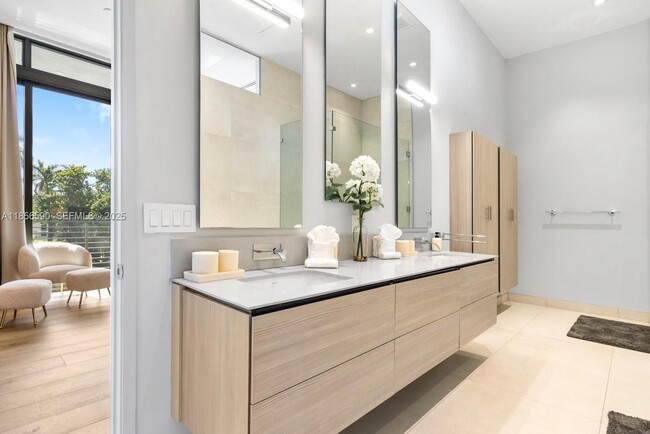 Building Photo - 2700 NE 18th St