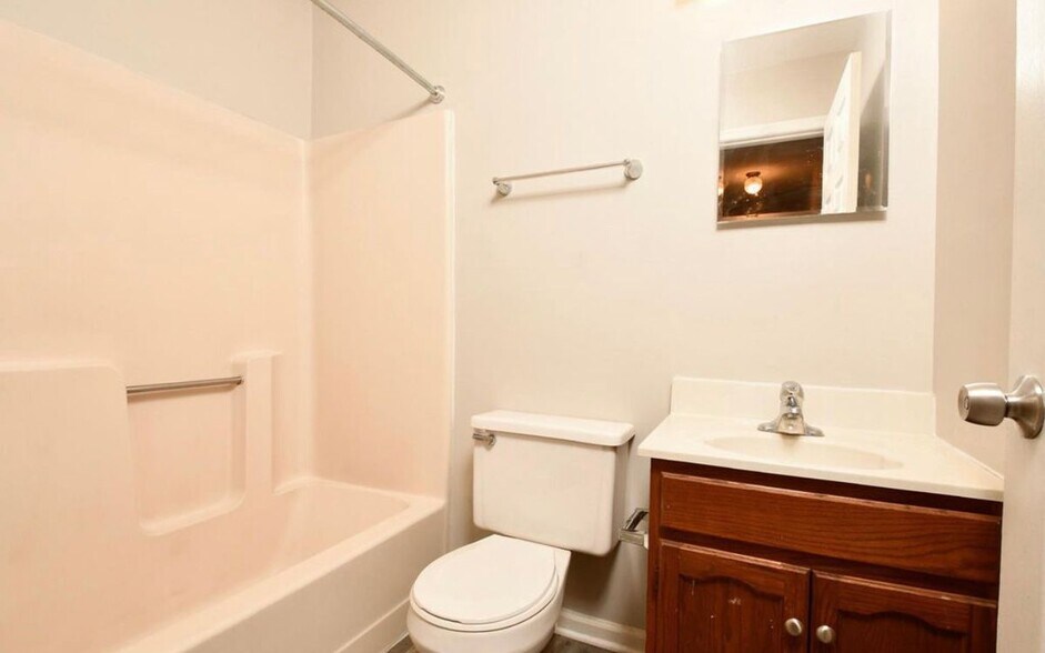 Building Photo - 5122 Redbud Rd