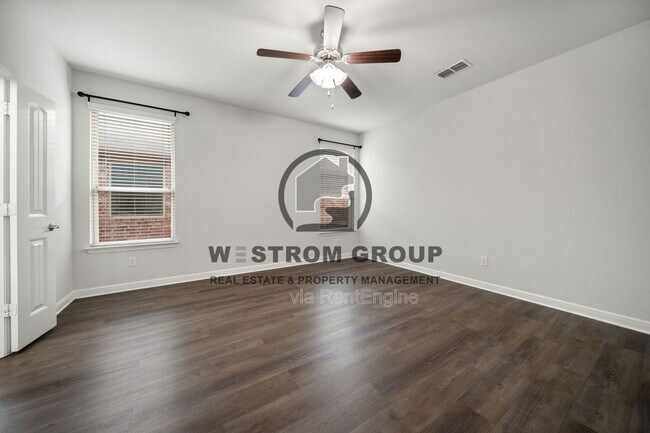 Building Photo - 1036 Cushing Dr