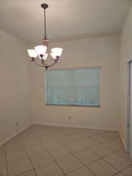 Building Photo - 10715 San Tropez Cir