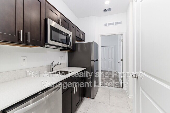 Building Photo - 1121 Deepwater Cir