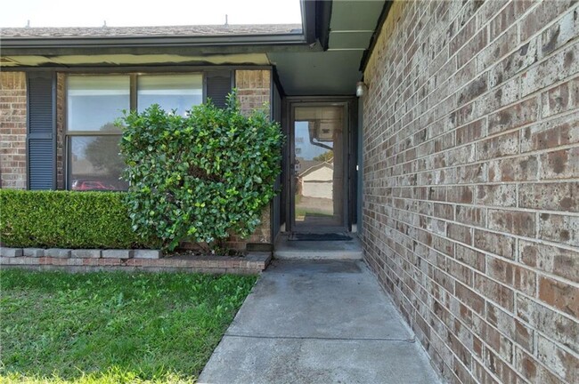 Building Photo - 7144 NW 116th St