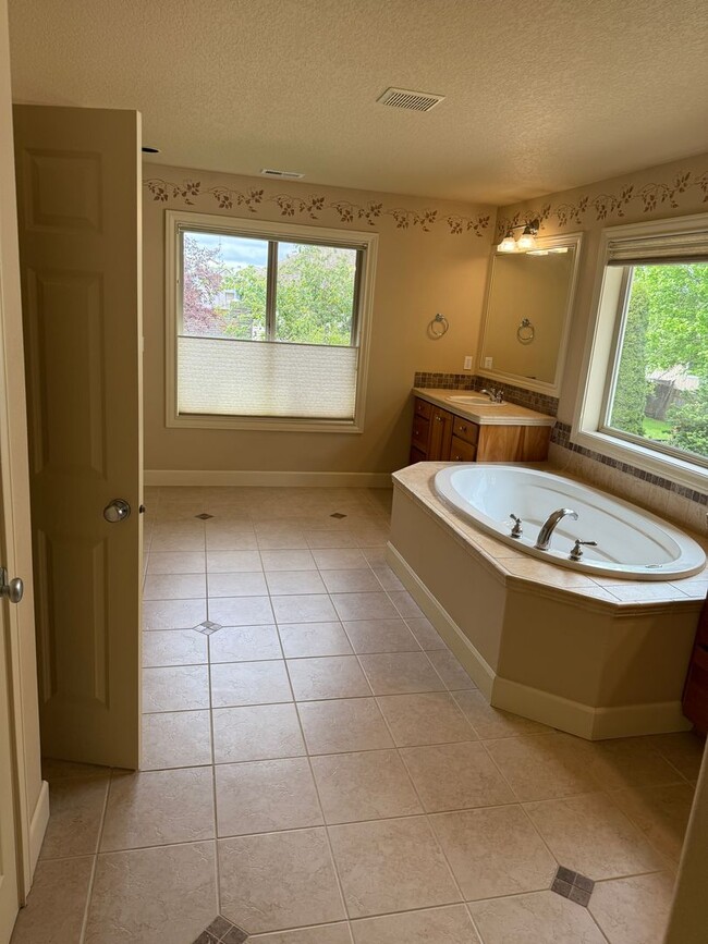 Building Photo - Large Rock Creek Single Family Home
