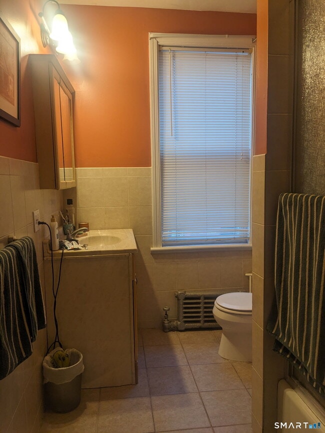 Building Photo - 2870 Fairfield Ave