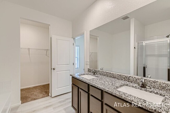 Building Photo - 987 Cascade Falls St