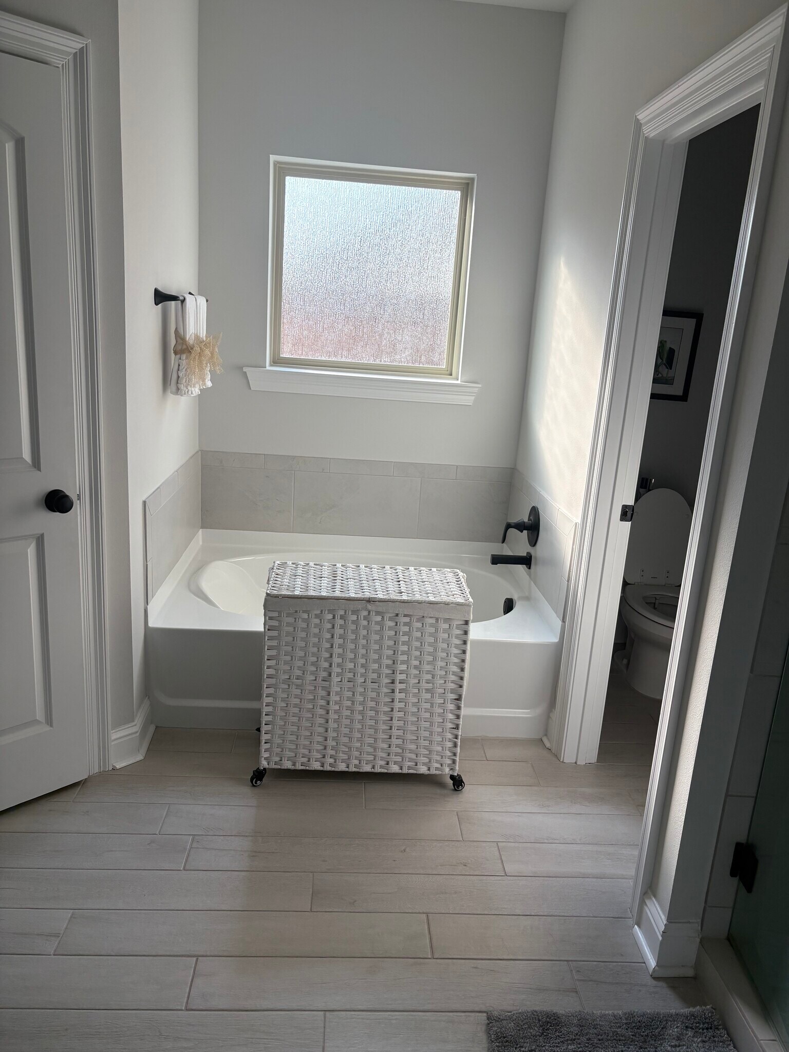 Building Photo - 9300 Asoka Ave